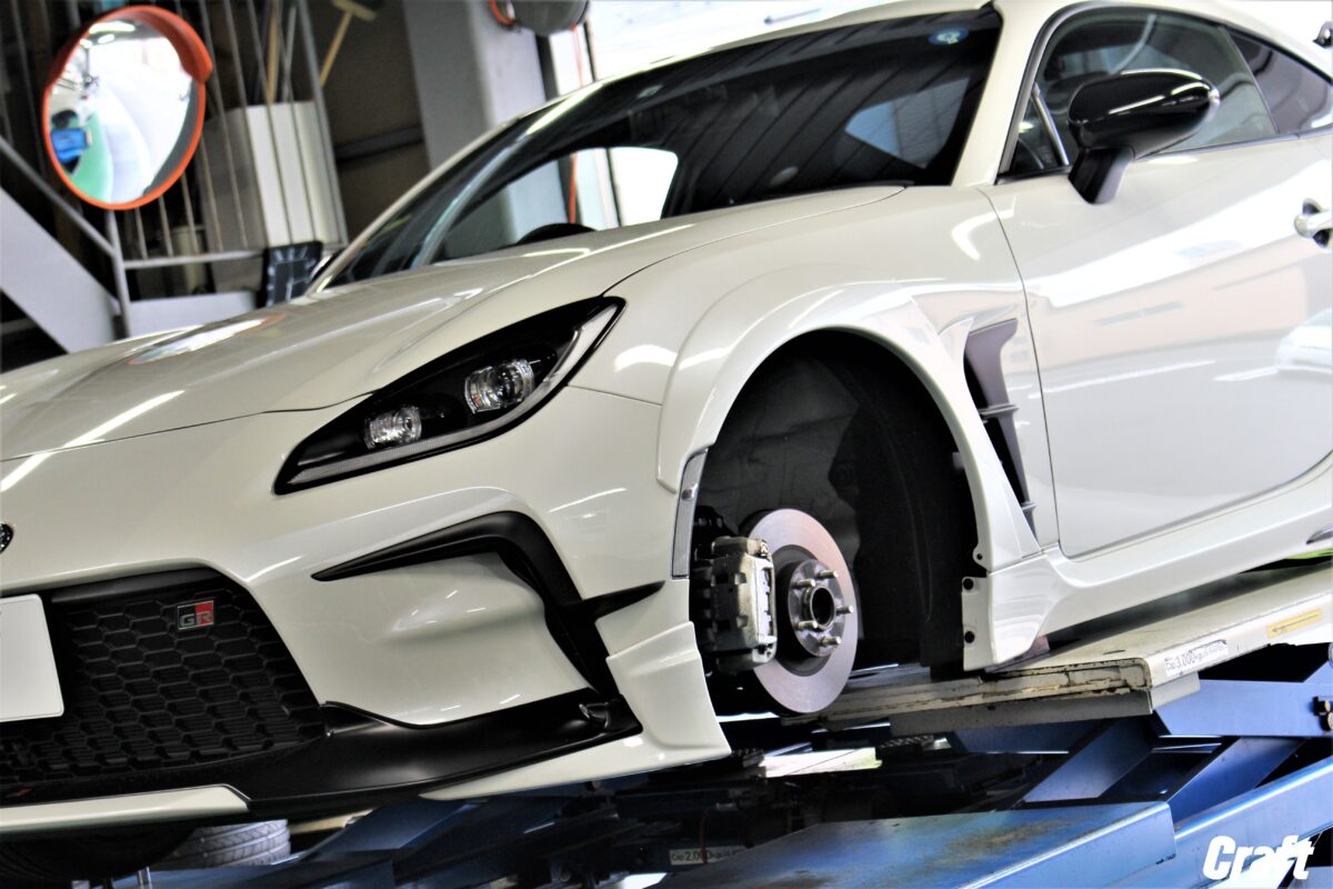 TOMSワイドフェンダーを装着したZR86×WORK エモーションZR10